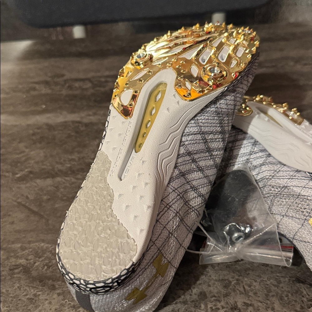 Under Armour HOVR Shakedown Adult Track Spikes. W’s 8 - Picture 8 of 10
